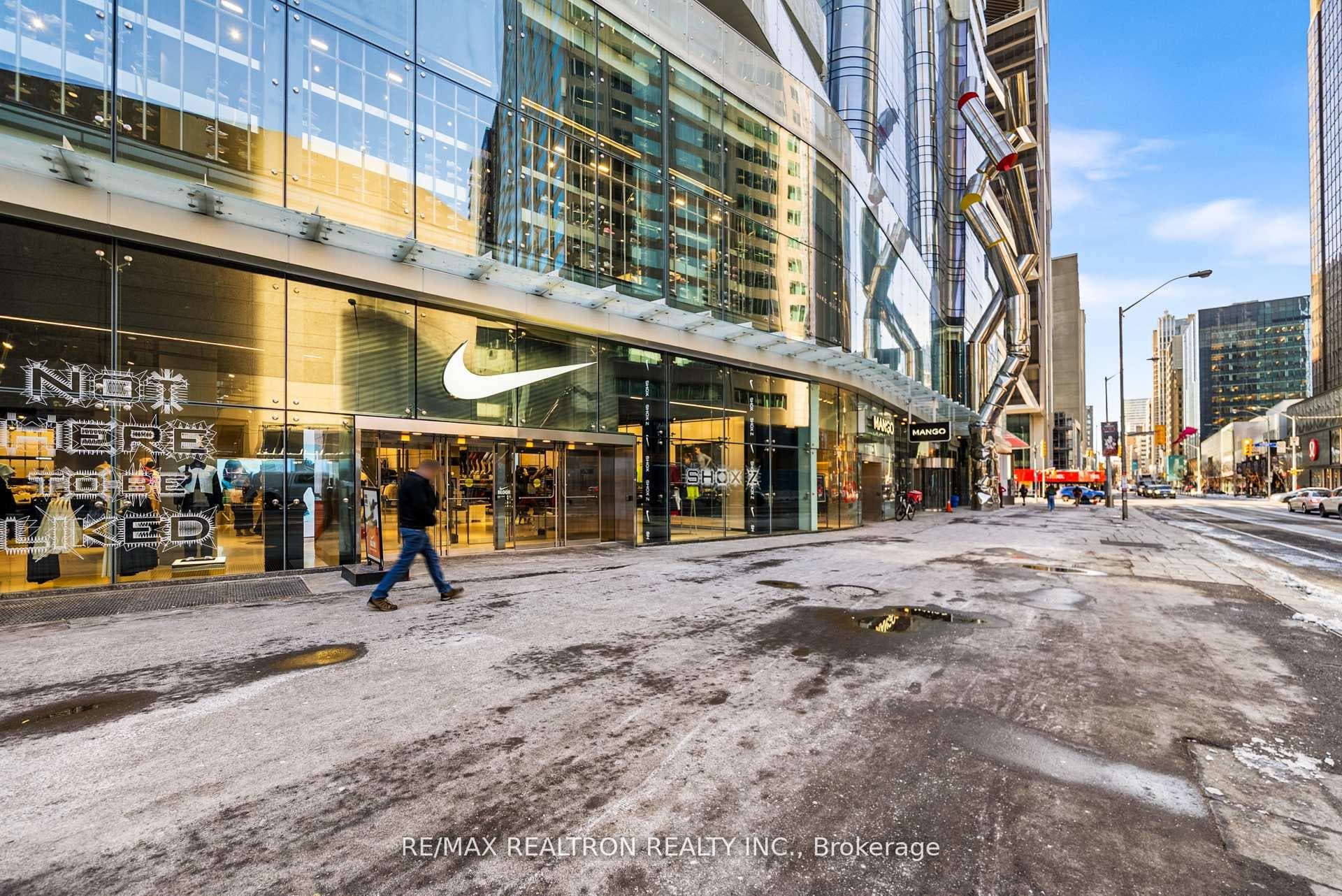 1 Bloor Street Unit 6010 photo 4
