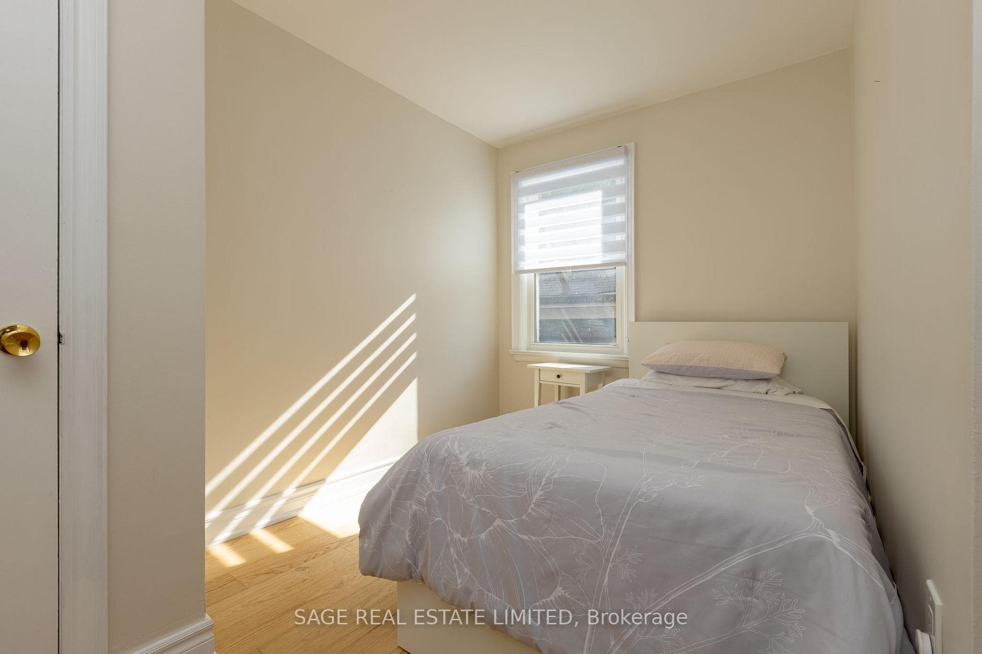 8 Lombardy Crescent photo 9