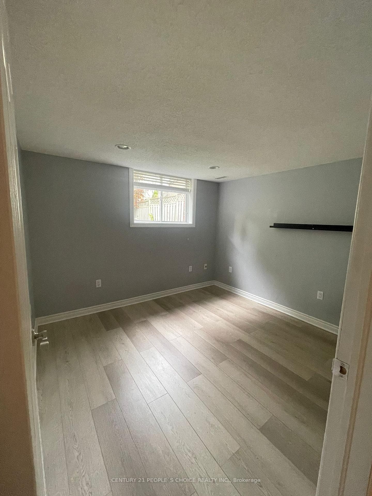 917 LAWSON Road photo 3