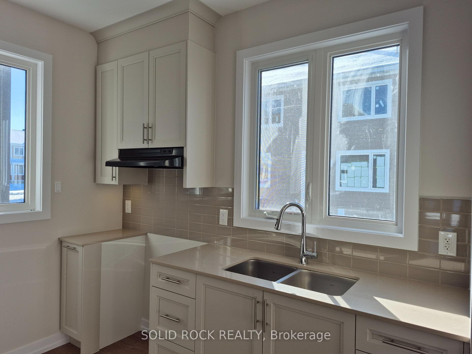 954 Seagrave Lane photo 9