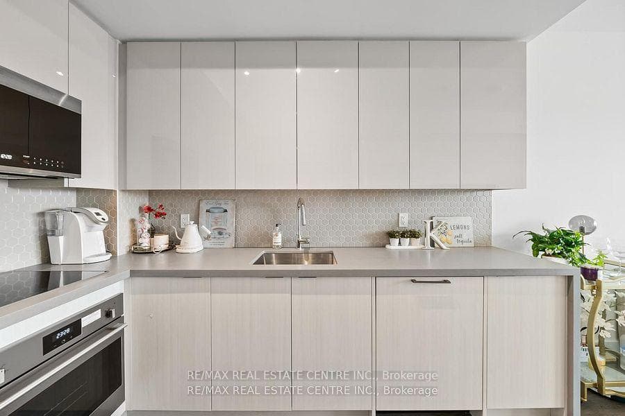 2481 Taunton Road Unit 1210 photo 17
