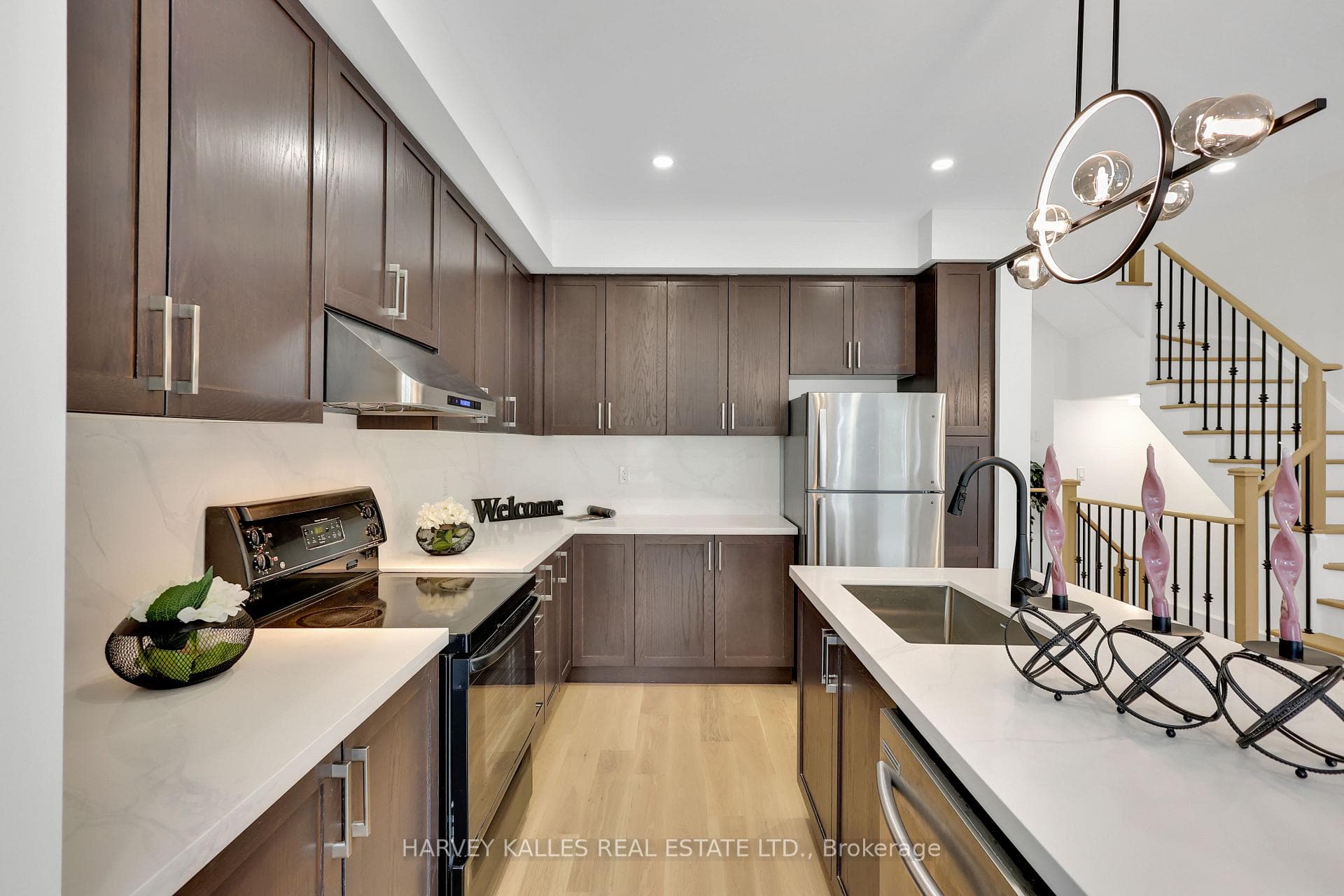 170 Boadway Crescent photo 13