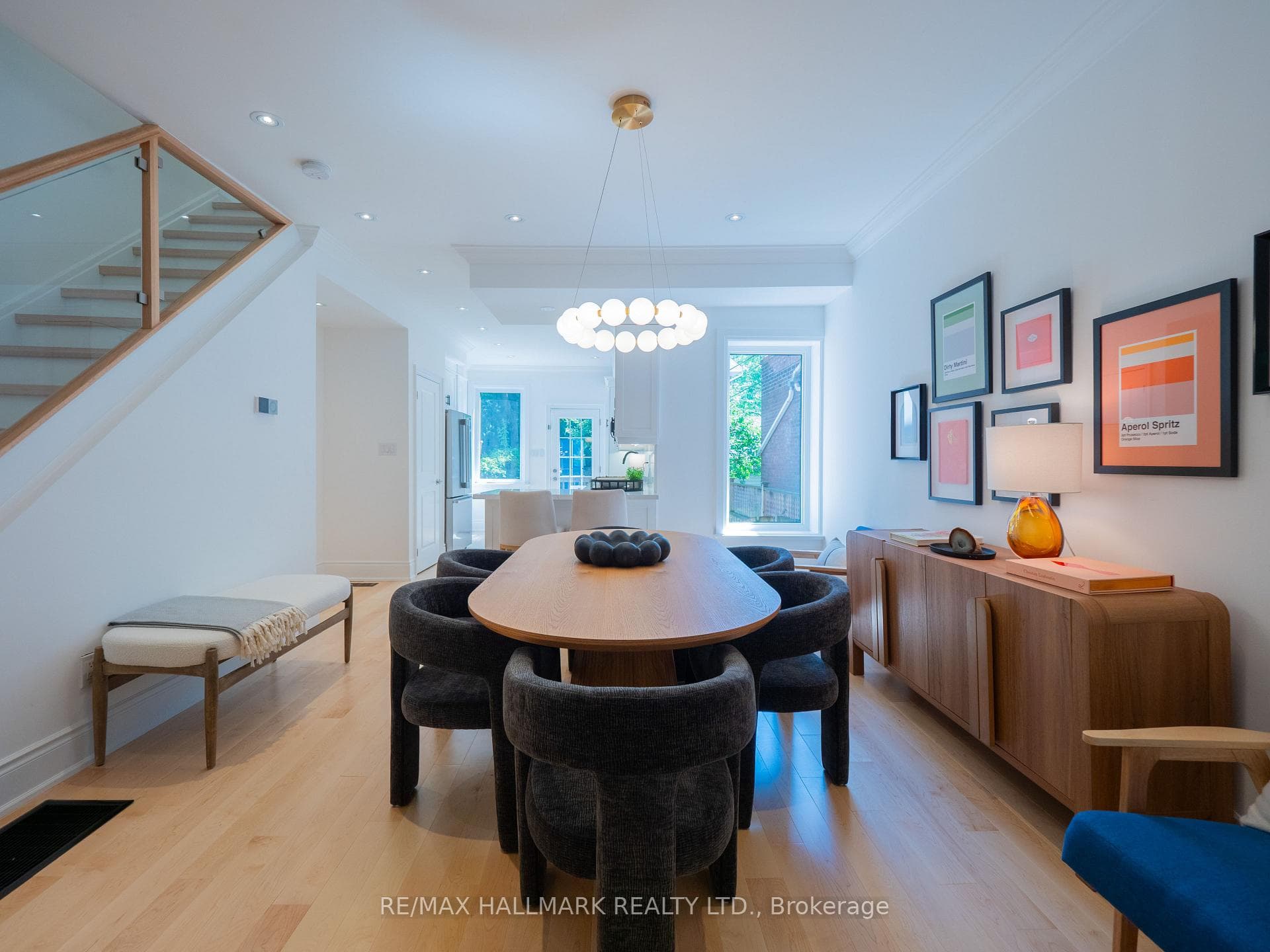 65 Hampton Avenue photo 8