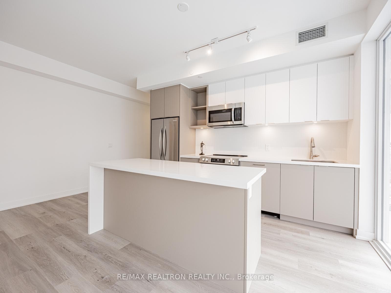 333 Sunseeker Avenue Unit 428 photo 6