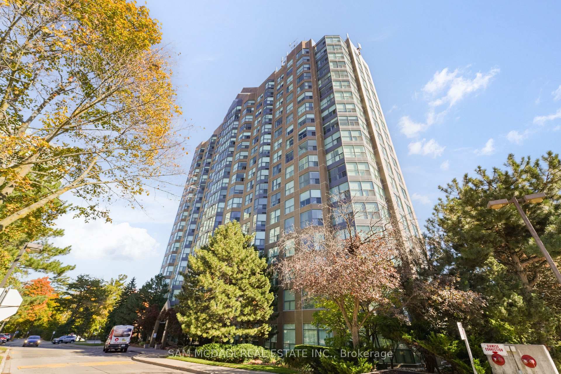 2177 Burnhamthorpe Road Unit 1807 photo 1