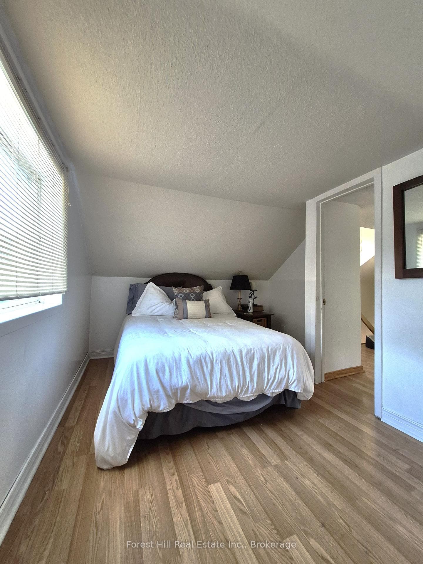 upper bedroom 2