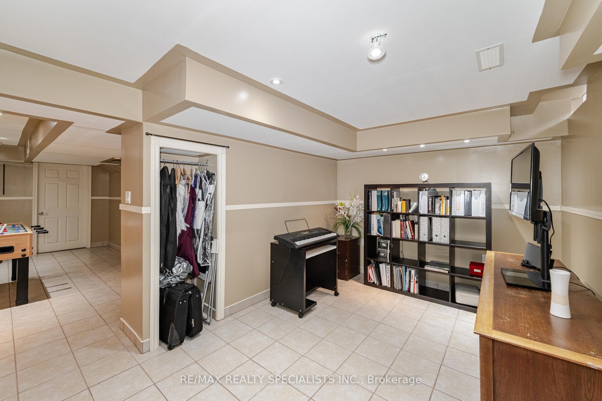 239 Littlewood Drive photo 35