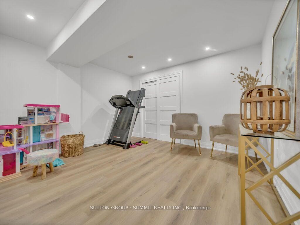 670 Thompson Road photo 46