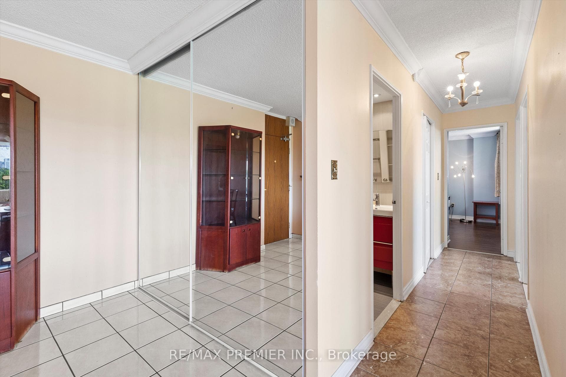 240 Scarlett Road Unit 711 photo 16