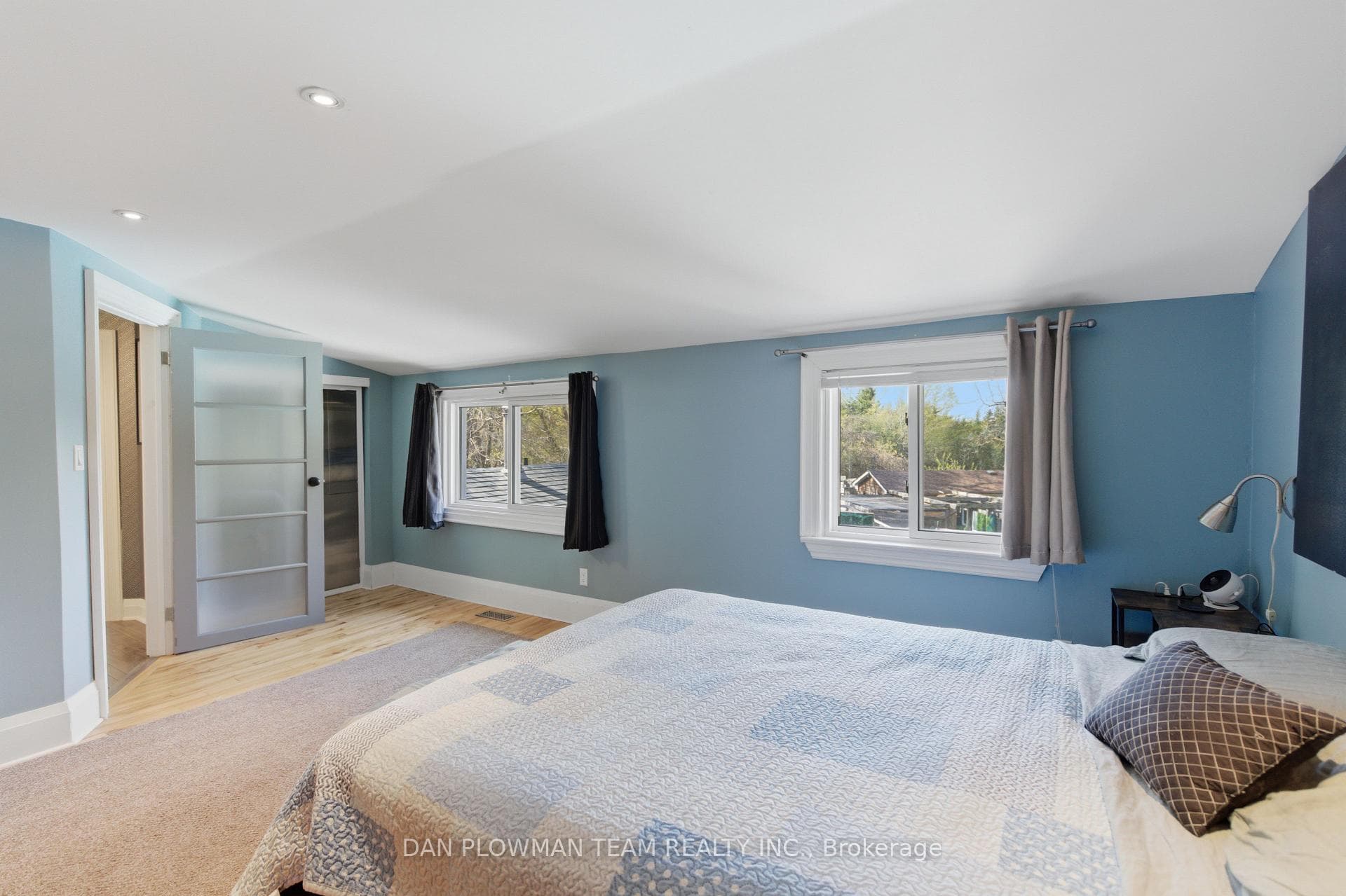 678 King Street photo 25