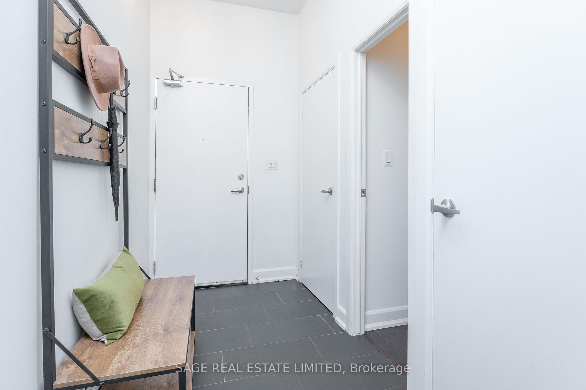 160 Fallingbrook Road Unit 404 photo 2