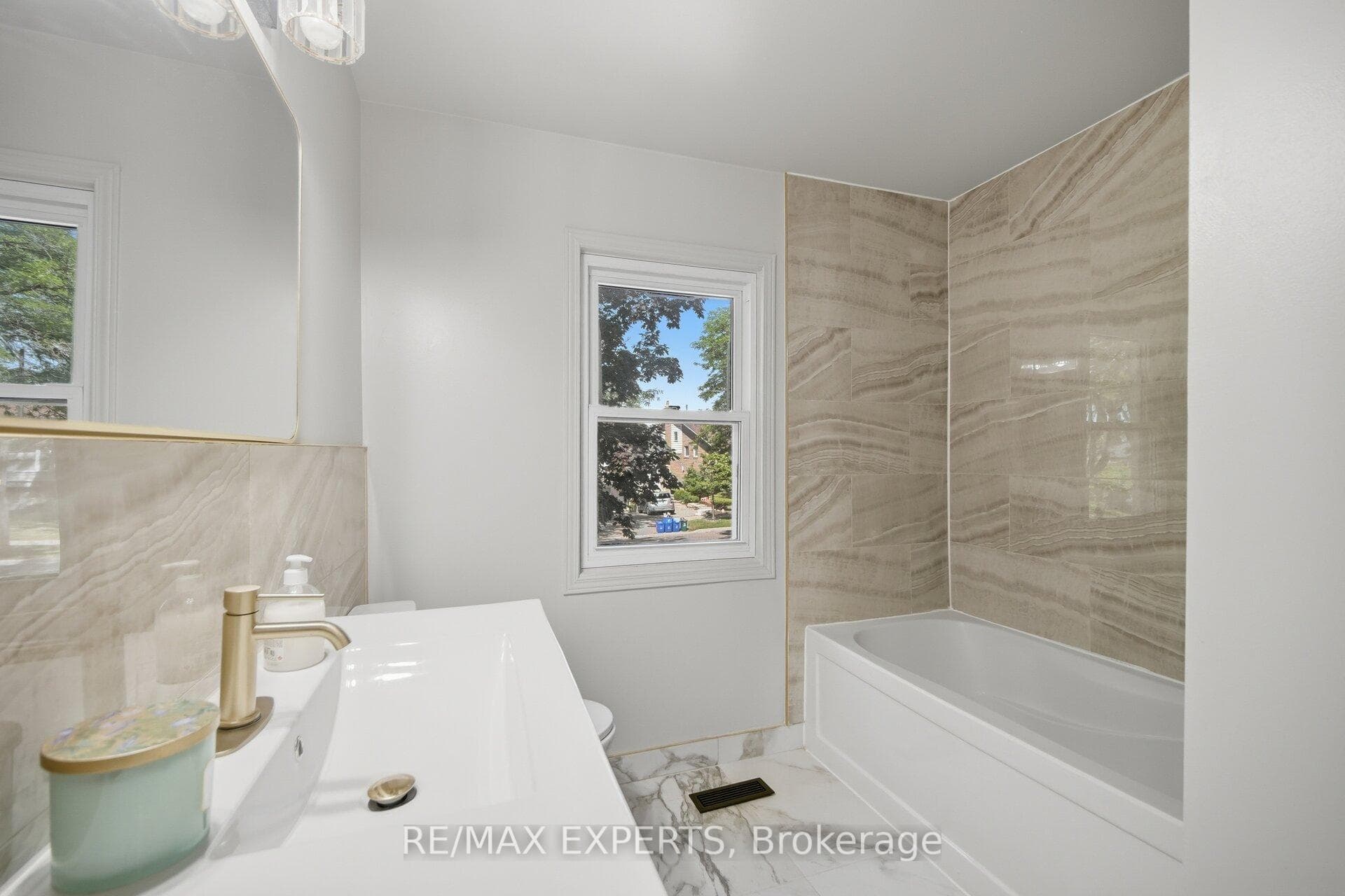103 Guthrie Crescent photo 25