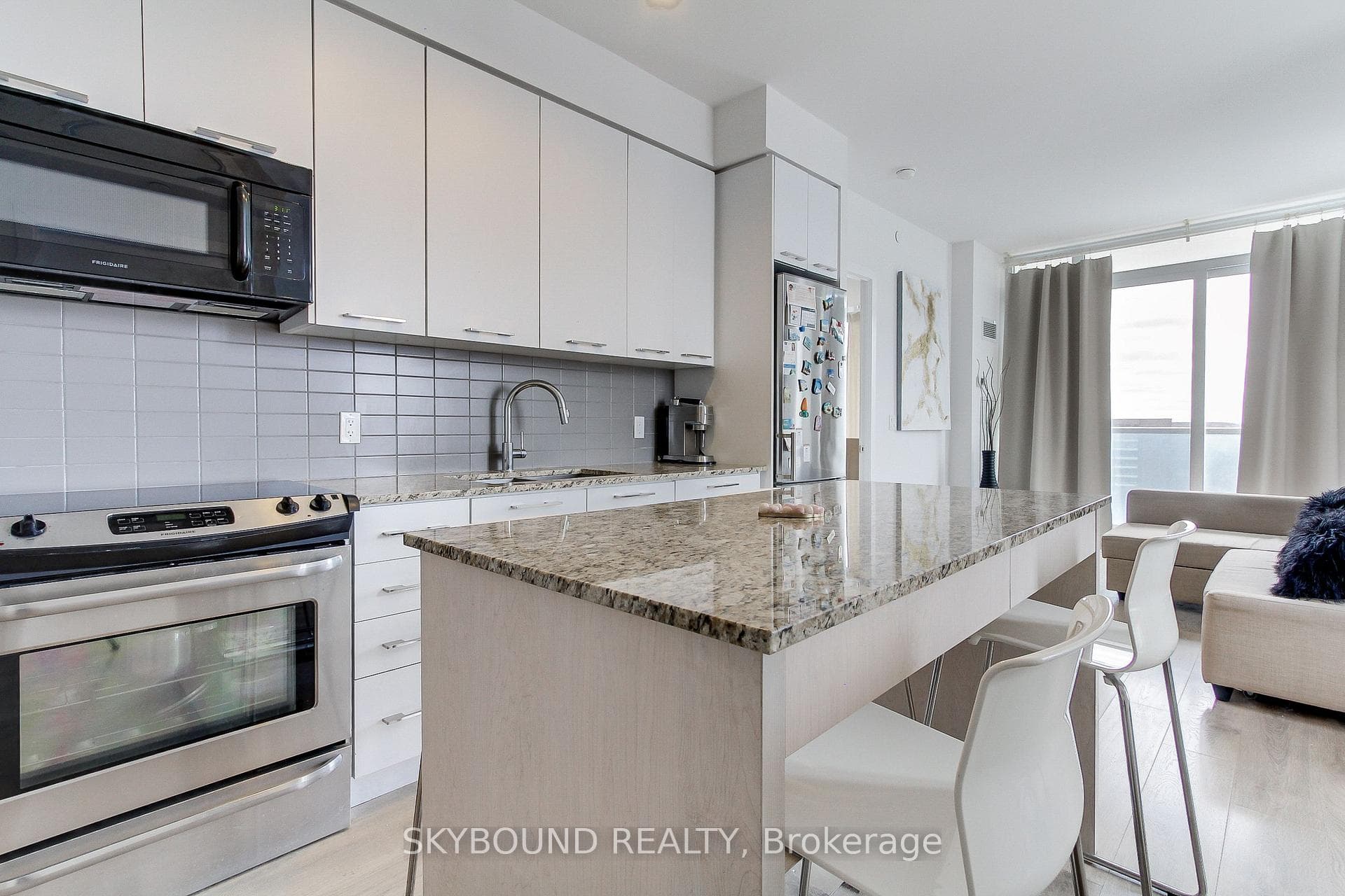 9471 Yonge Street Unit 1007 photo 8