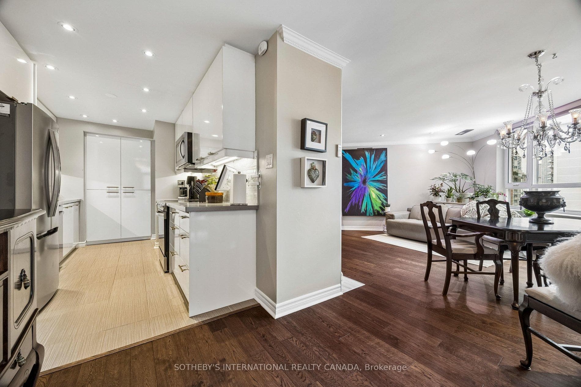 55 Wellesley Street Unit 901 photo 6
