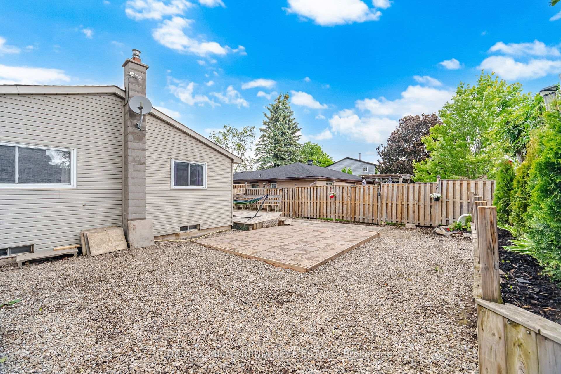 16 Brenda Boulevard photo 48