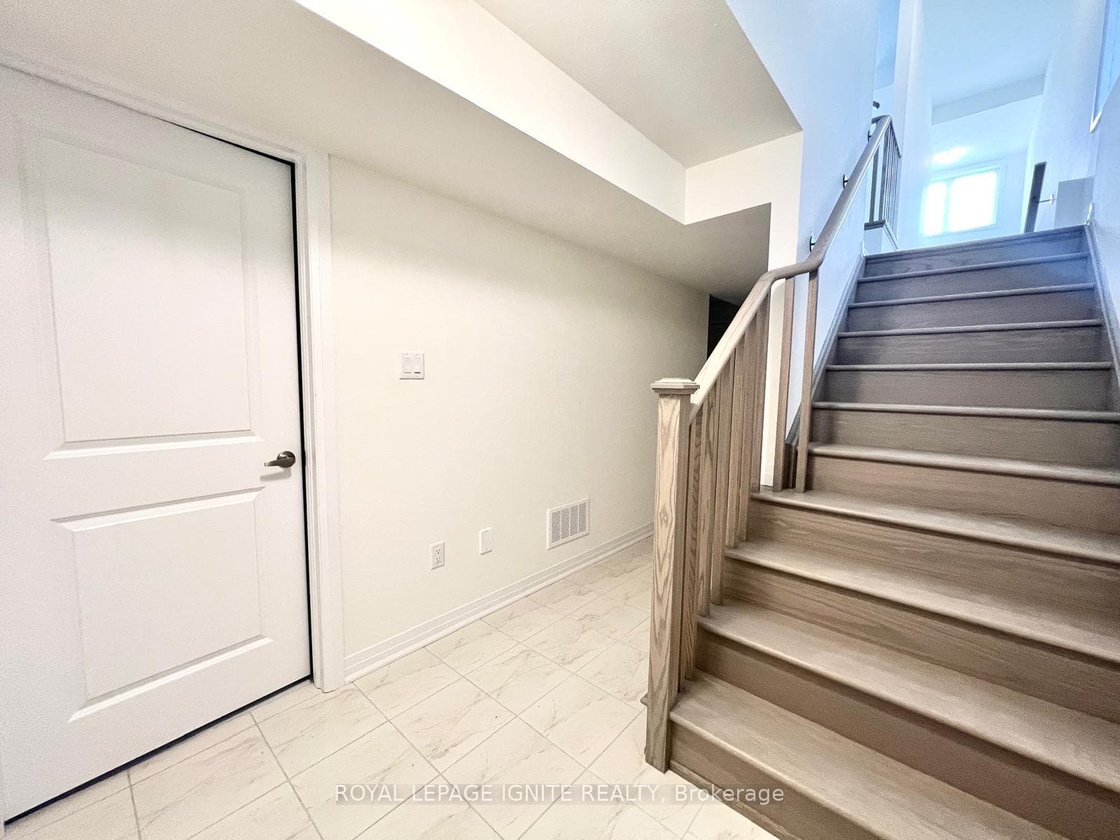 552 Hudson Crescent photo 29