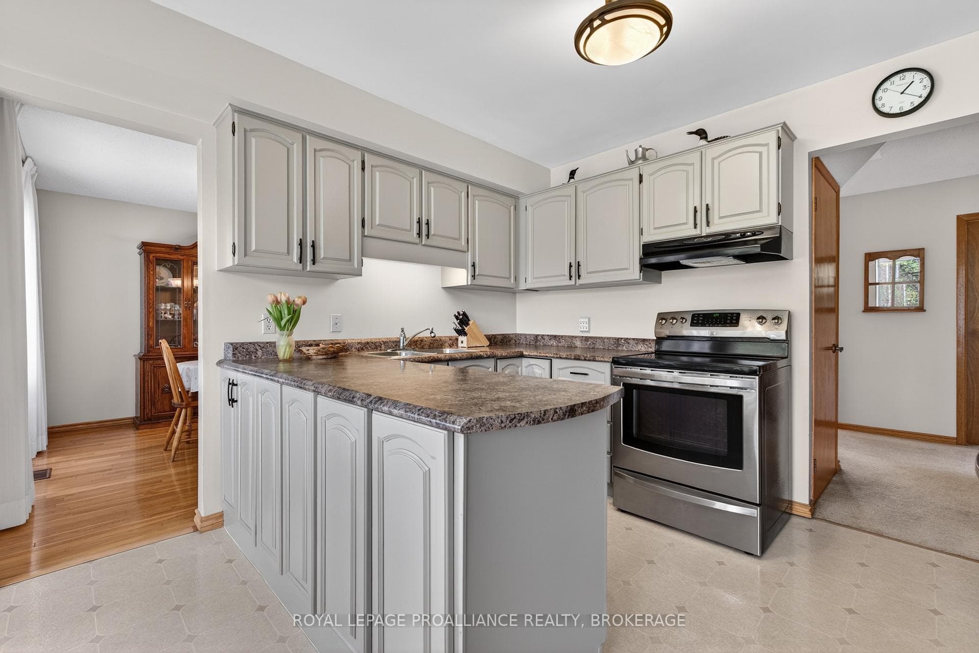887 Crestwood Avenue photo 12