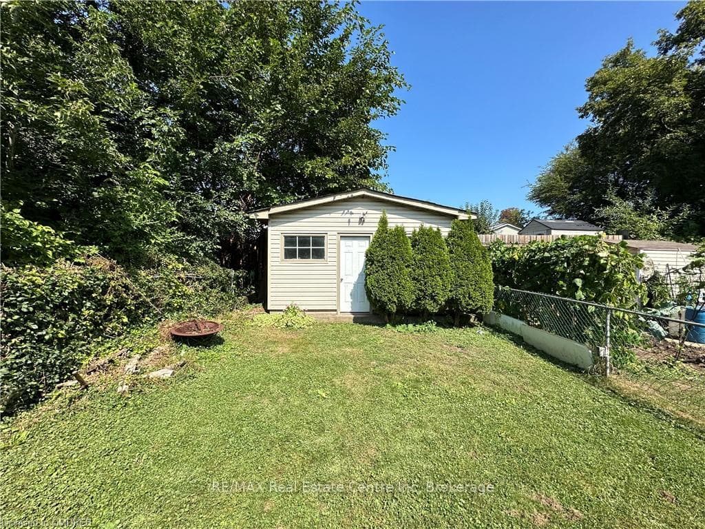 223 PICTON Street Unit 2 photo 15
