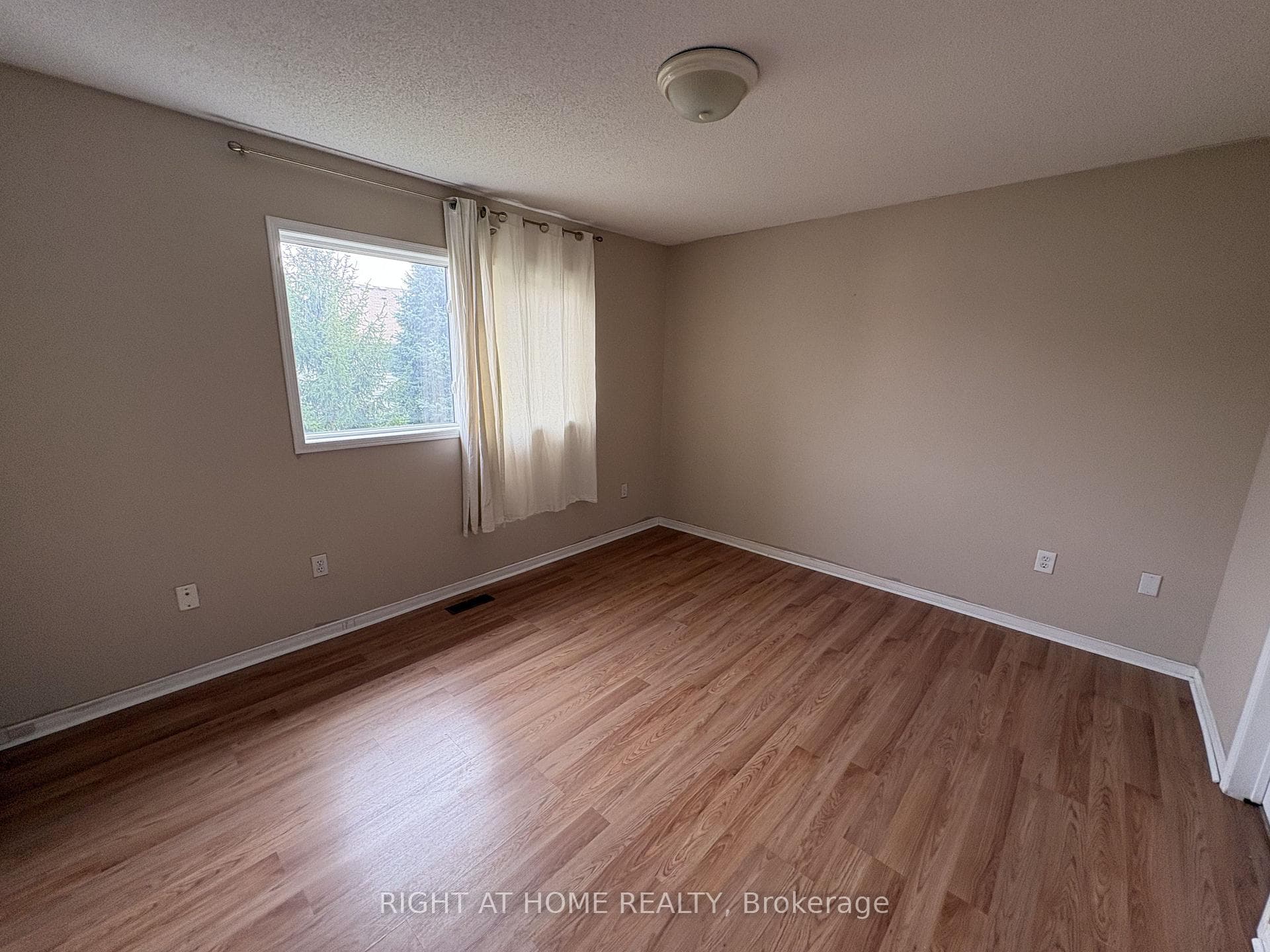 5030 Heatherleigh Avenue Unit 127 photo 4