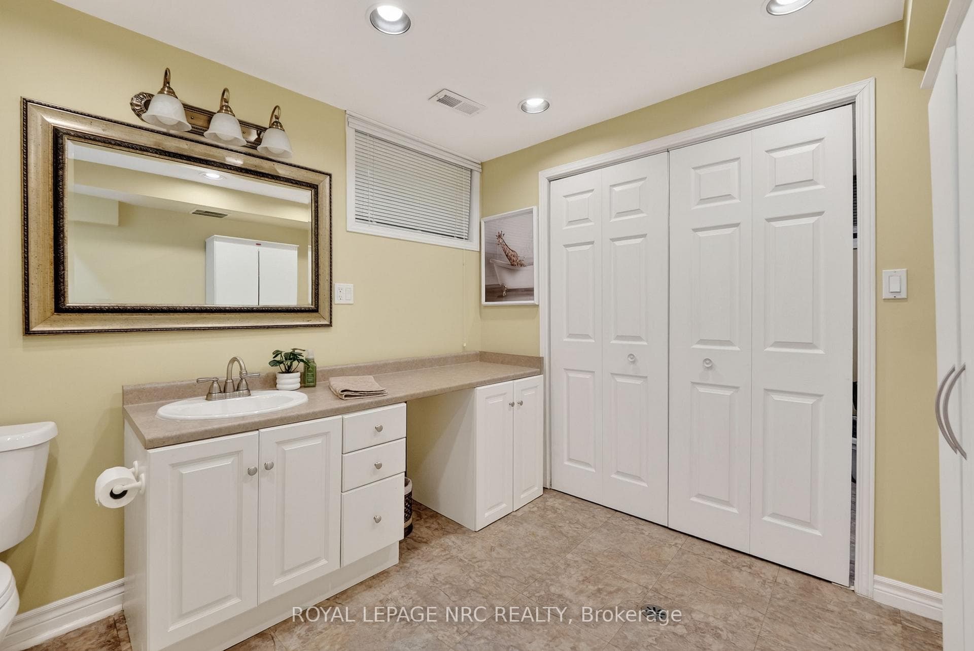 Basement 4 piece/ combo laundry room