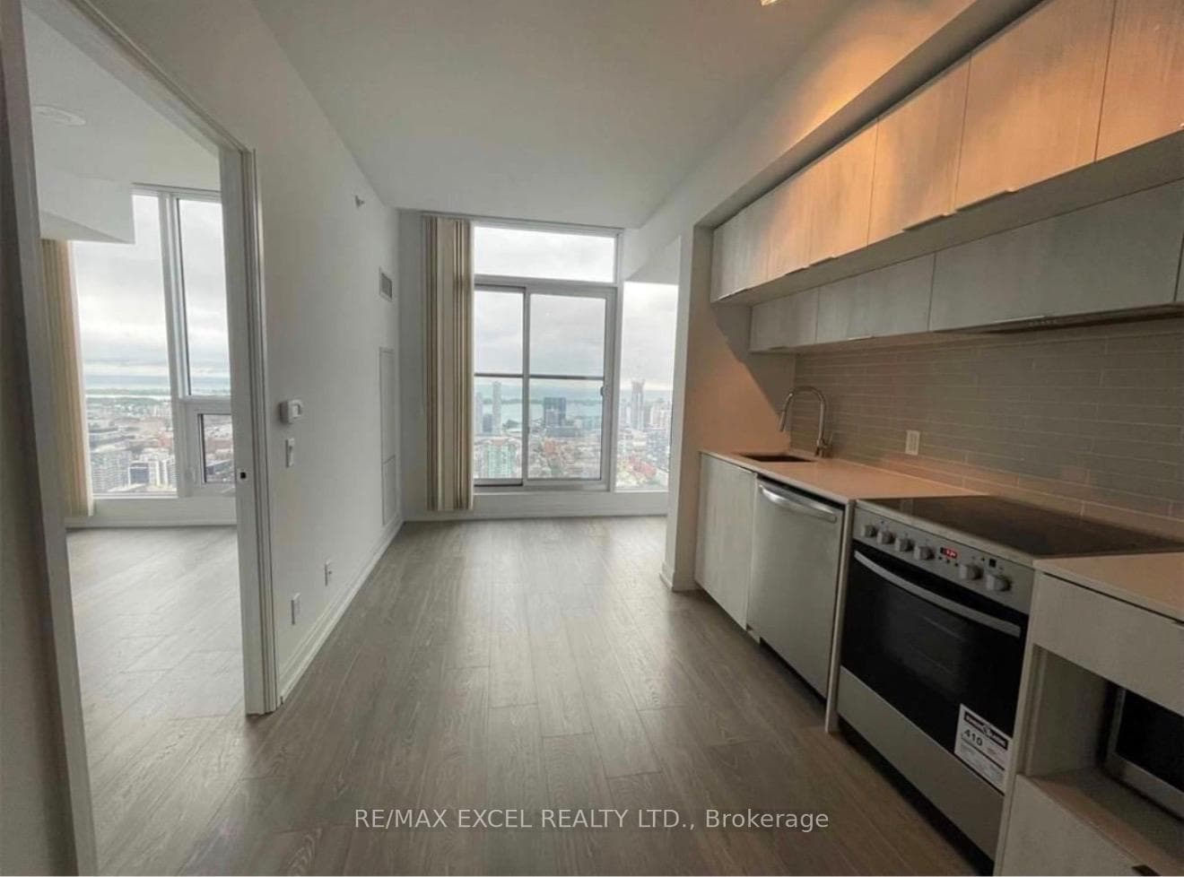 181 Dundas Street Unit Ph7 photo 3