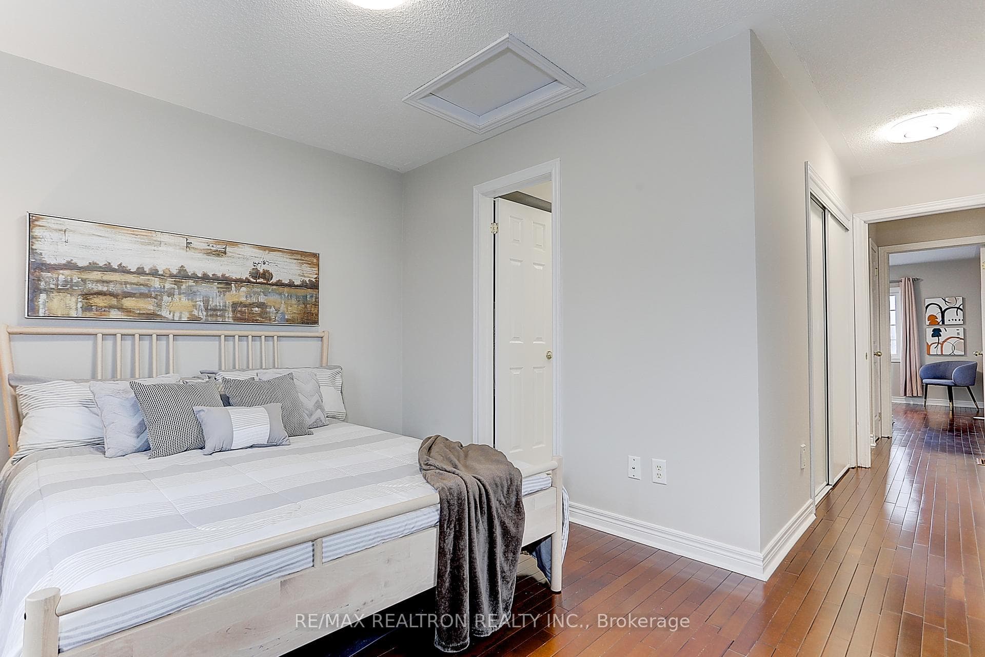 2718 Bur Oak Avenue photo 35