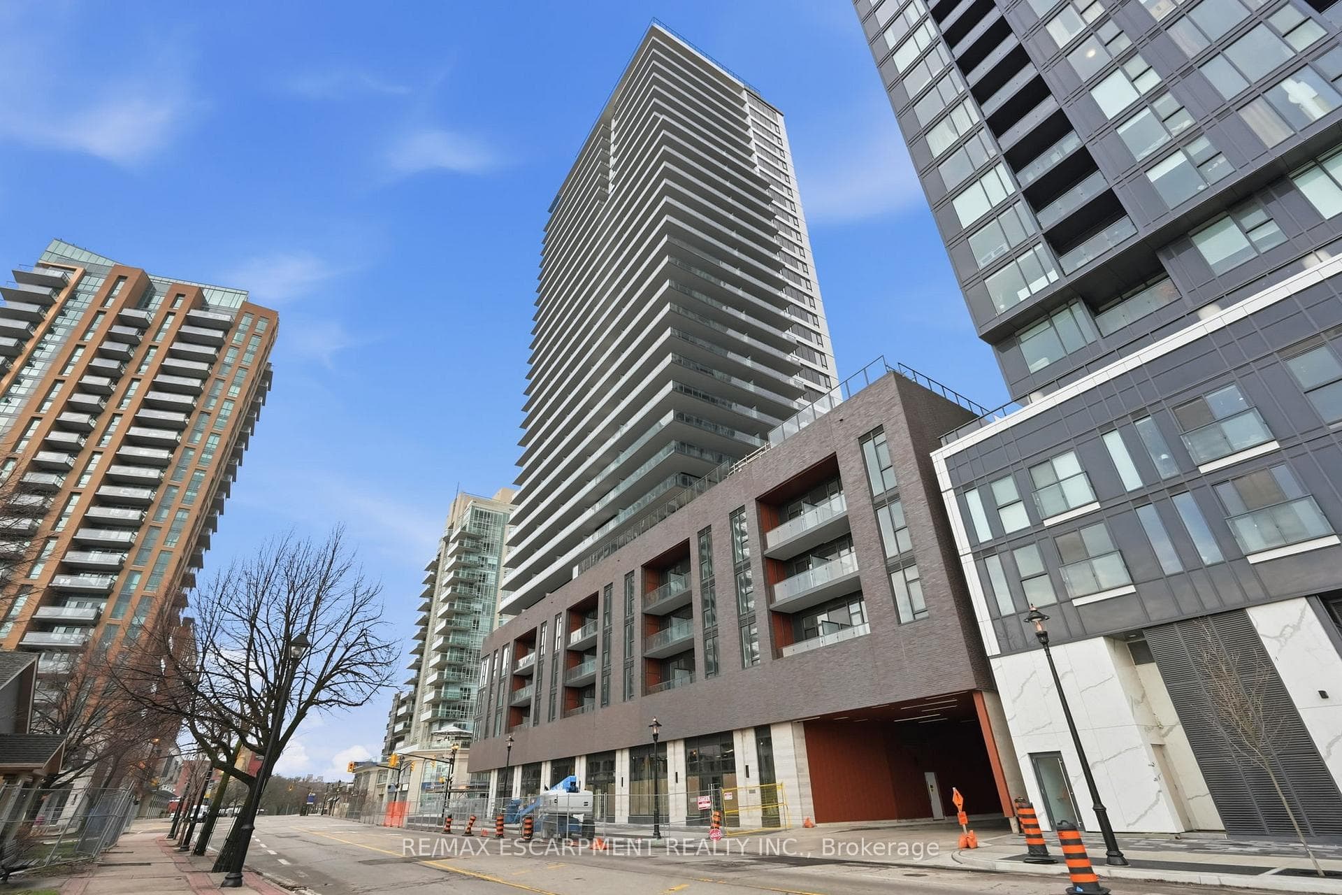 2075 Lakeshore Road Unit 606 photo 3