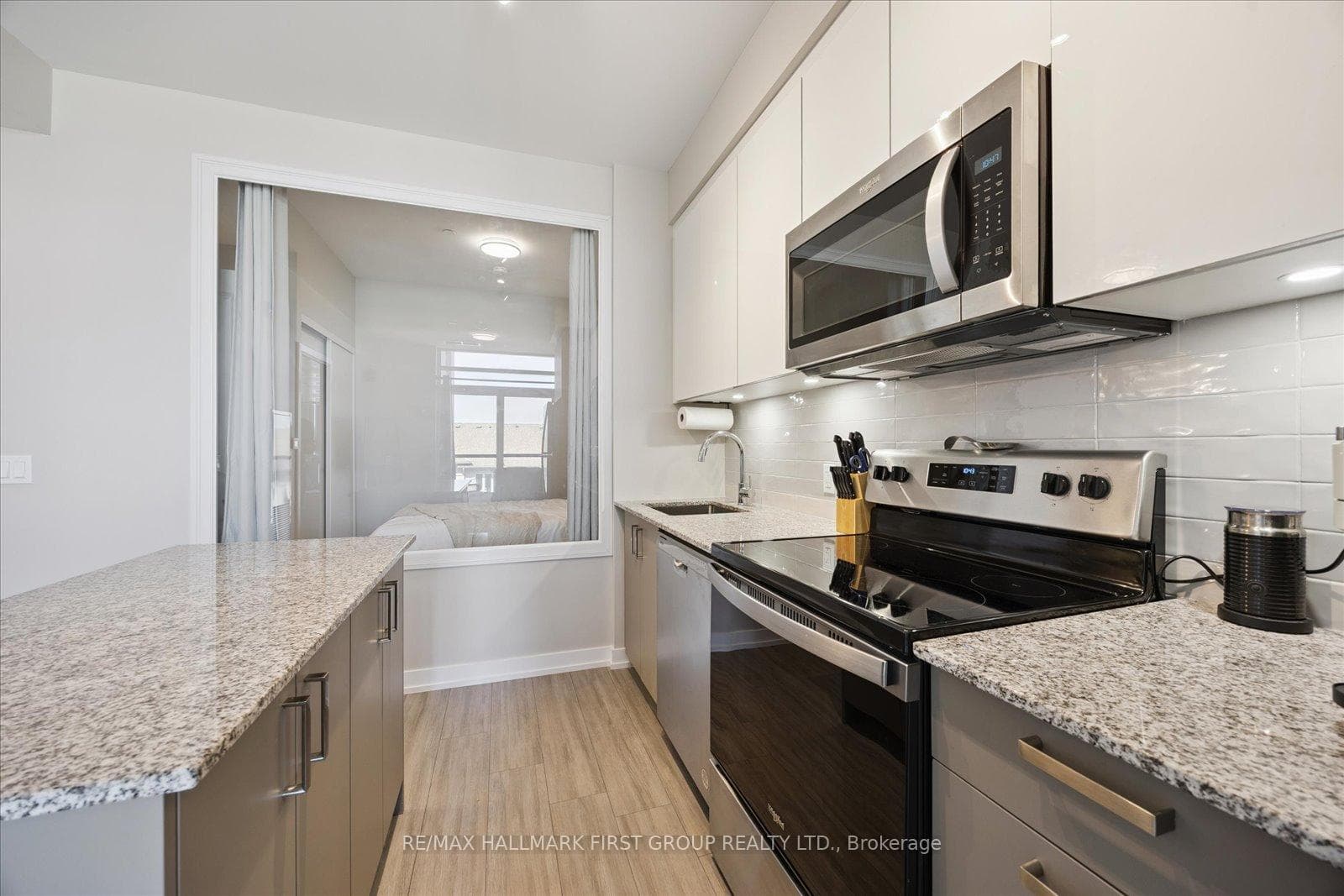 1010 Dundas Street Unit 302 photo 12