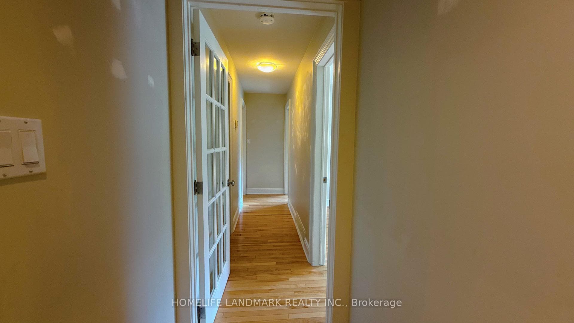 2062 GLENFOREST Crescent photo 8