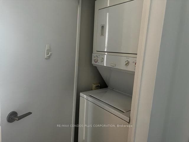 21 Carlton Street Unit 2208 photo 9