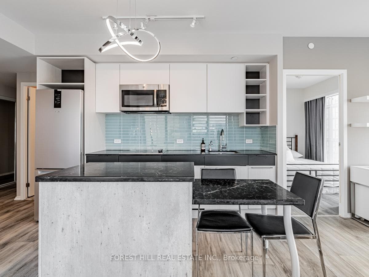 68 Shuter Street Unit 1610 photo 3