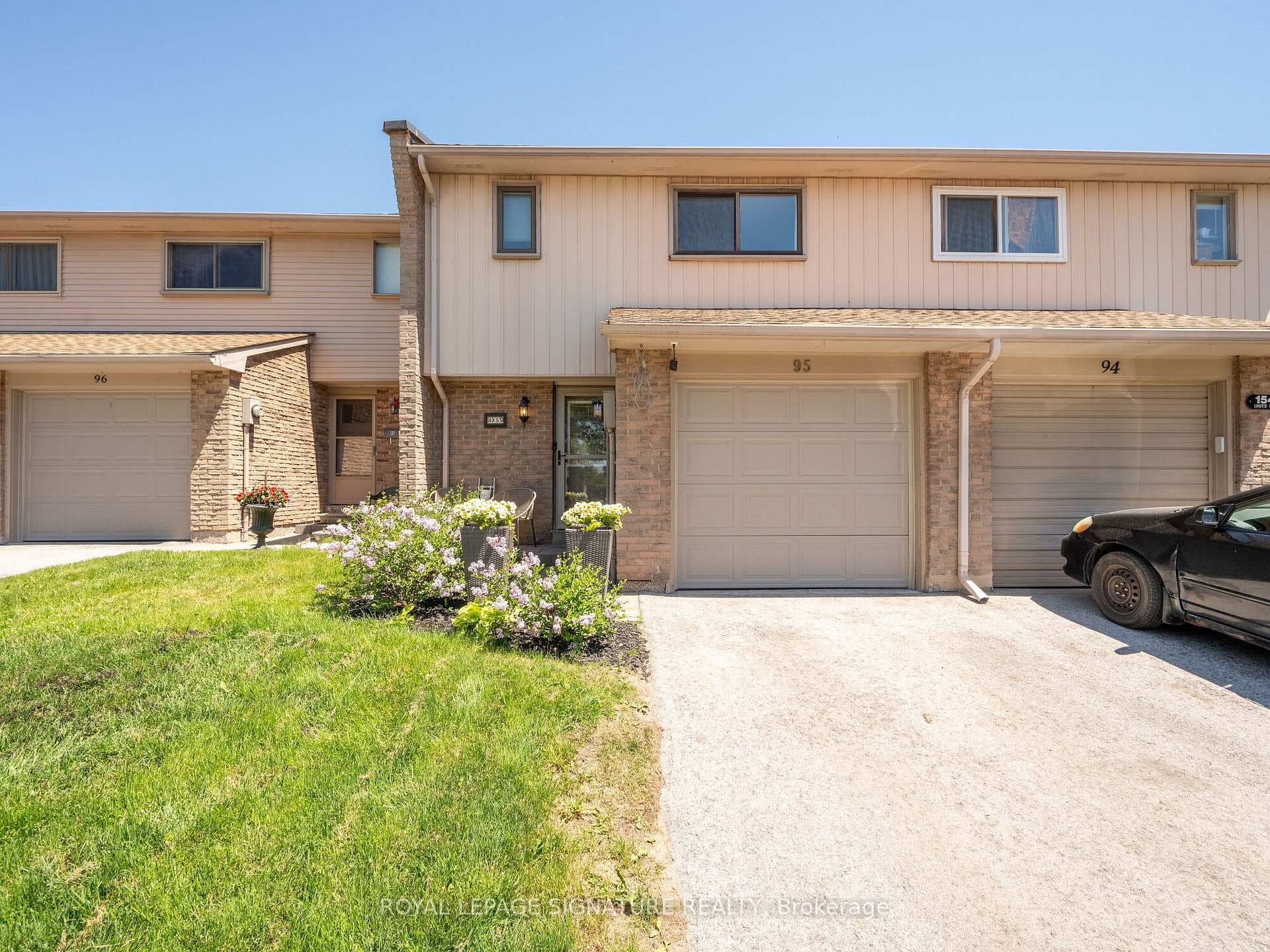 1542 Lancaster Drive Unit 95 photo 2