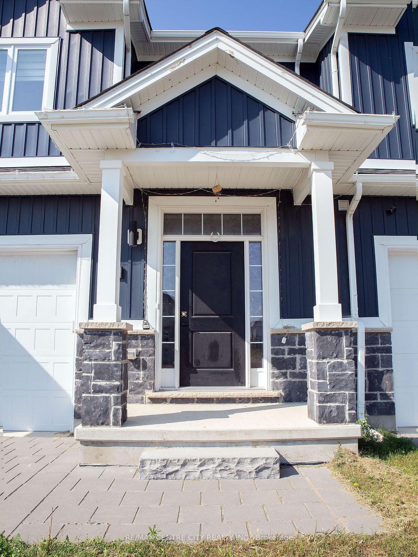 1826 Finley Crescent photo 2