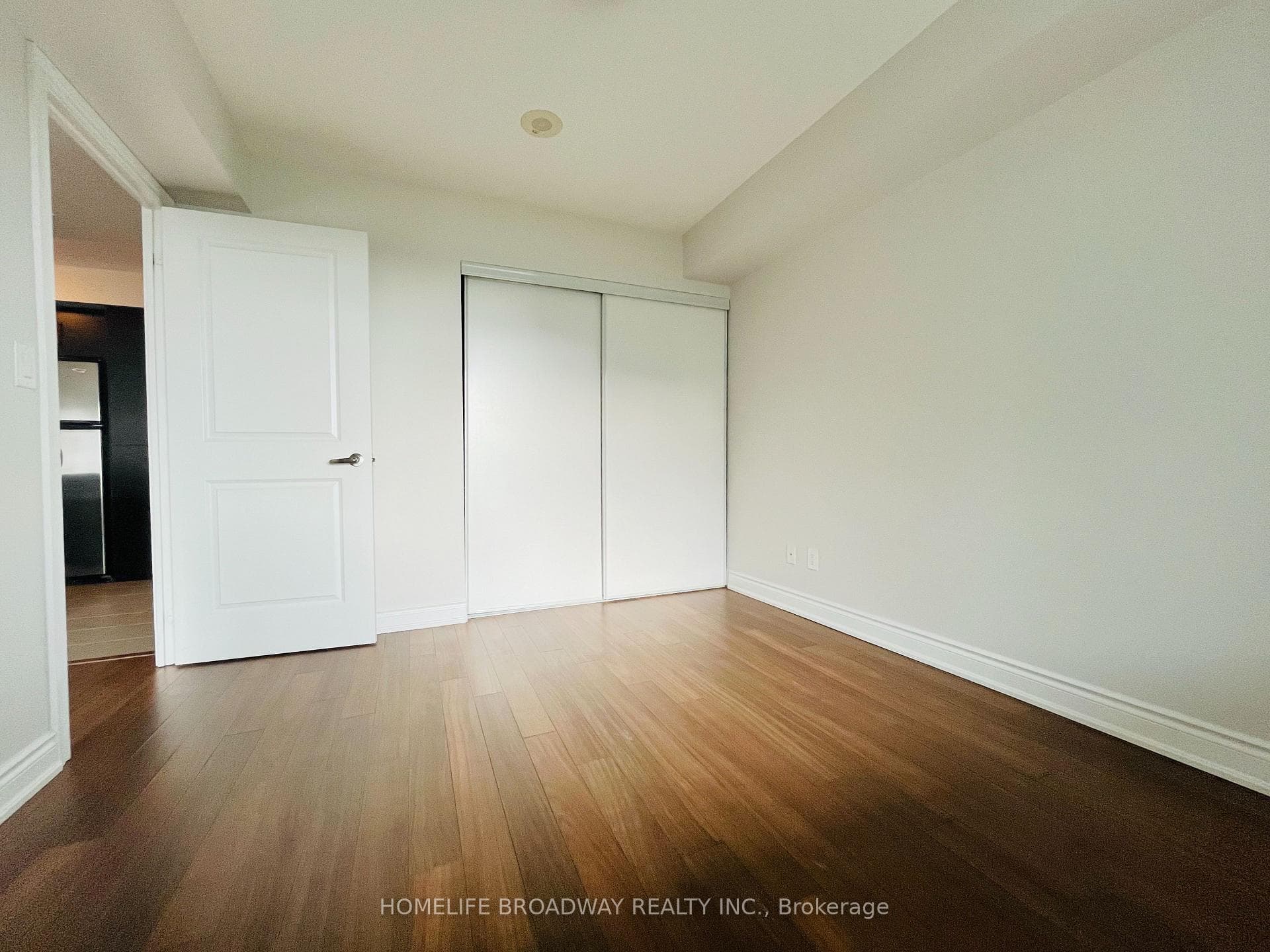 233 South Park Road Unit 815 photo 10