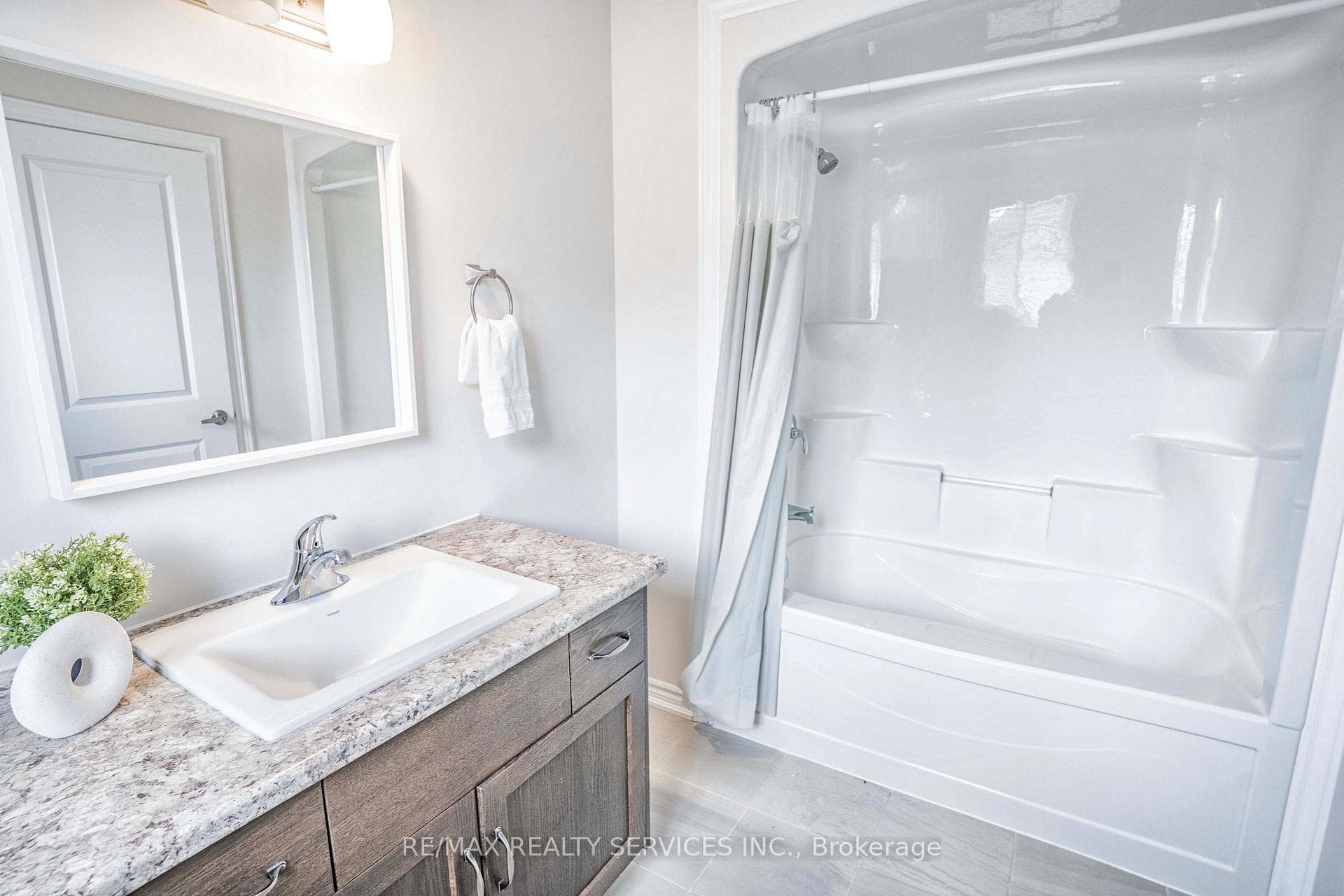 194 Bethune Avenue photo 33