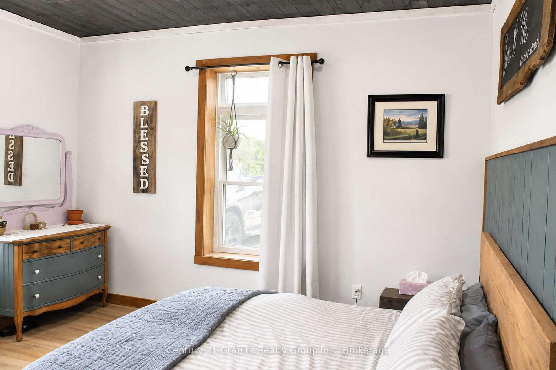 704 Lakeview Road photo 6