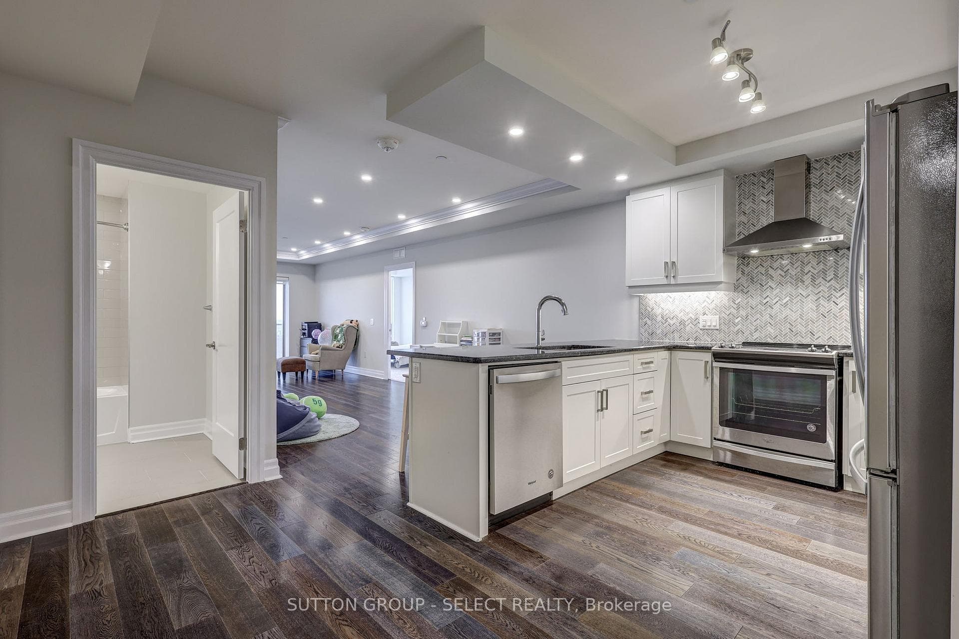 505 Talbot Street Unit 2402 photo 16