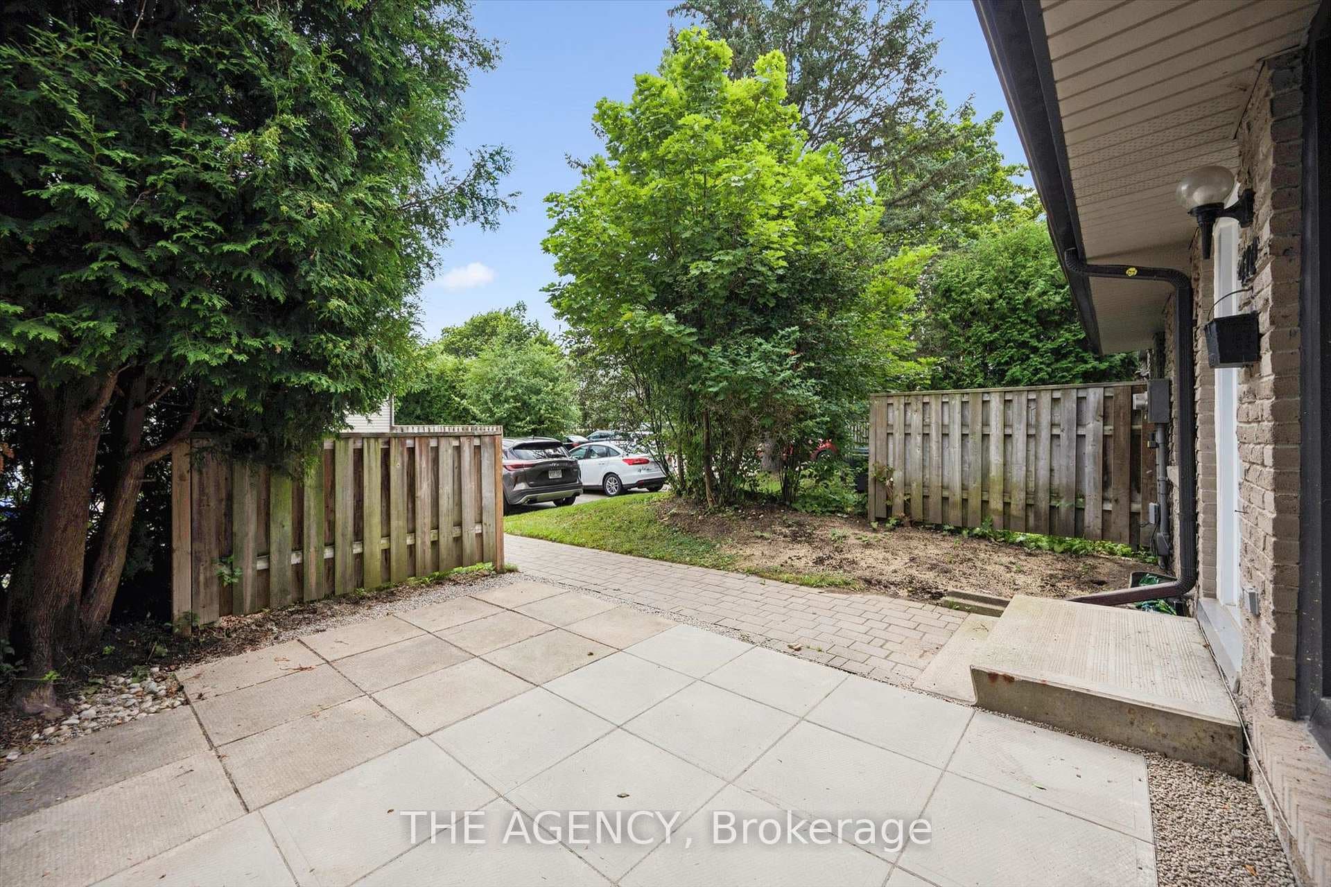 410 SCOTTSDALE Drive photo 24