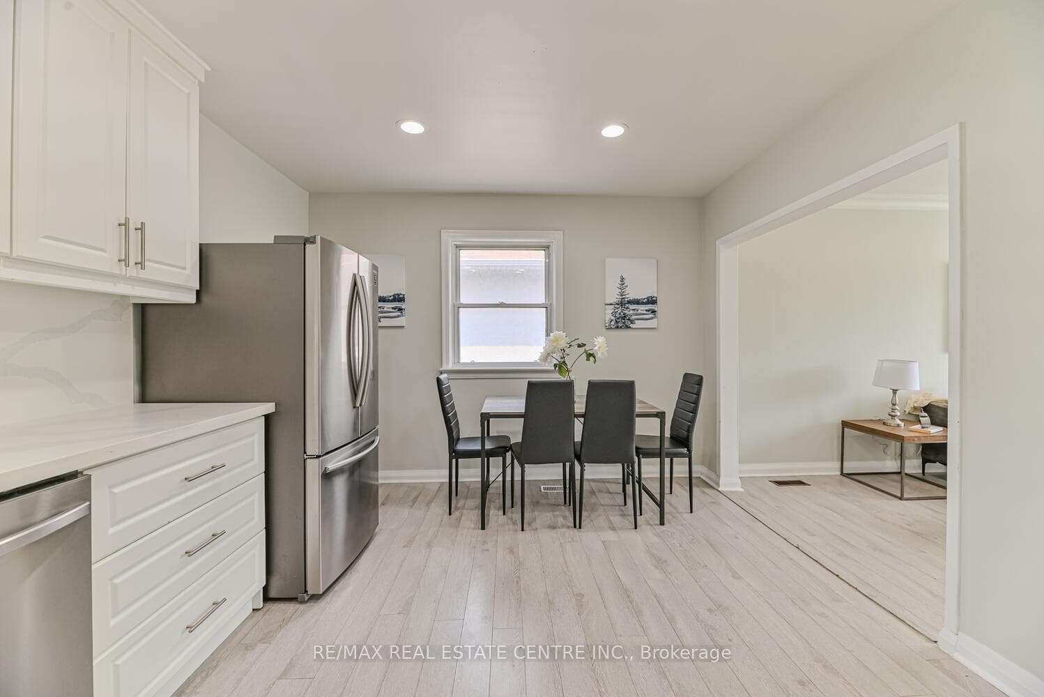 573 Exbury Crescent photo 13