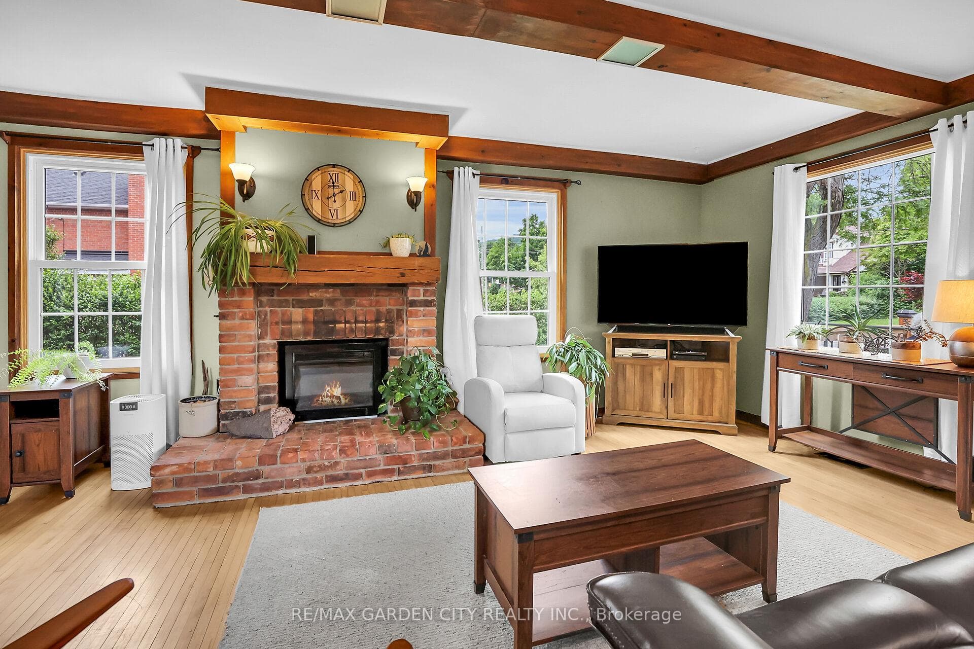 10 Maple Avenue photo 6