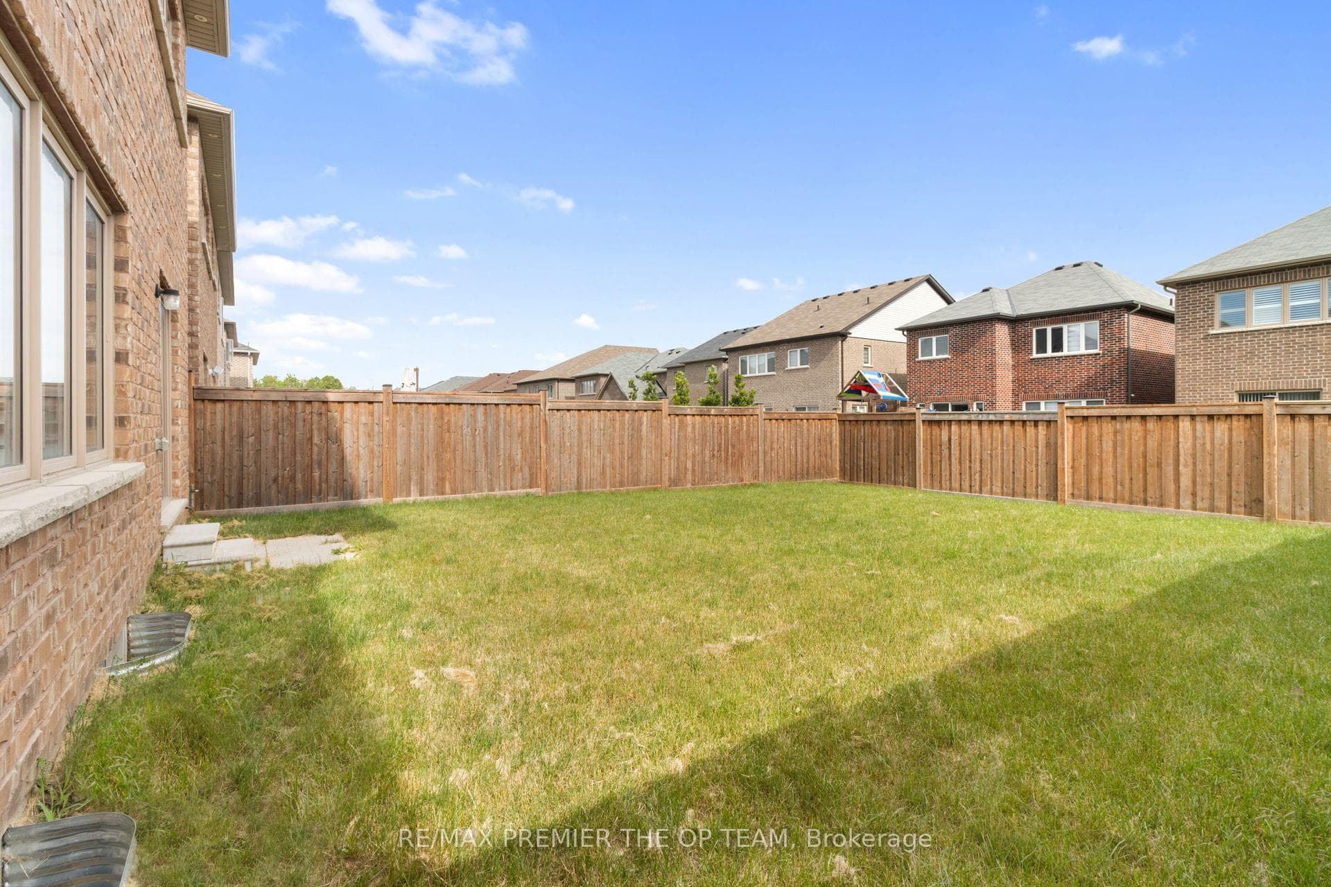 977 Wickham Road photo 46