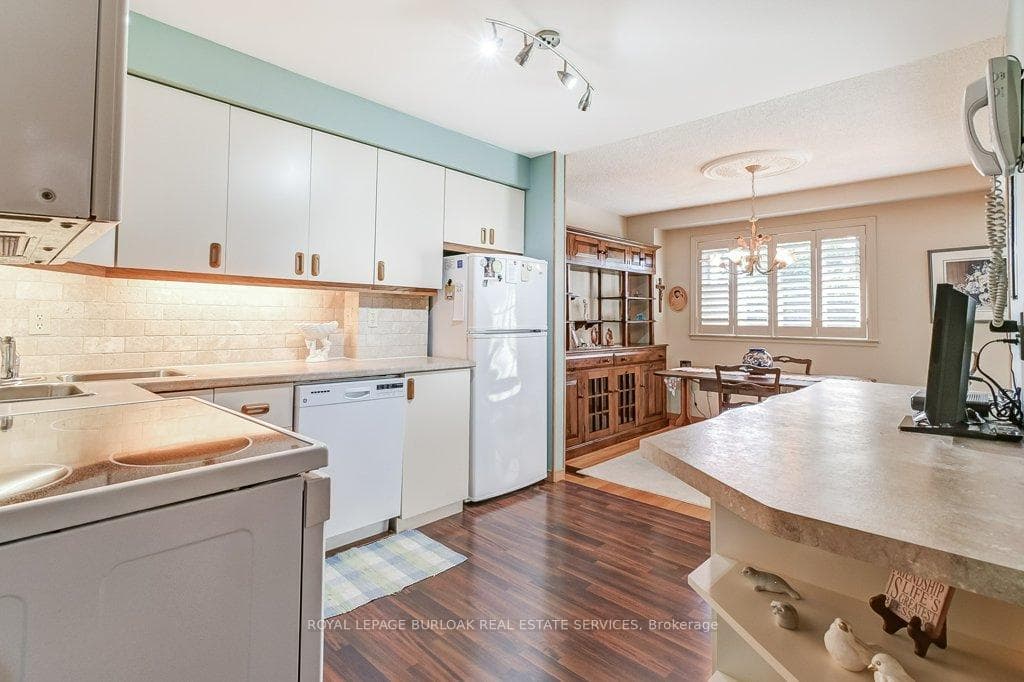 469 Woodview Road Unit 3 photo 16