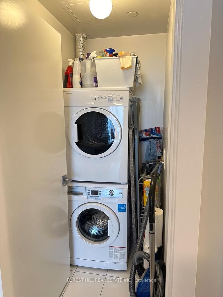 32 Davenport Road Unit 2902 photo 5