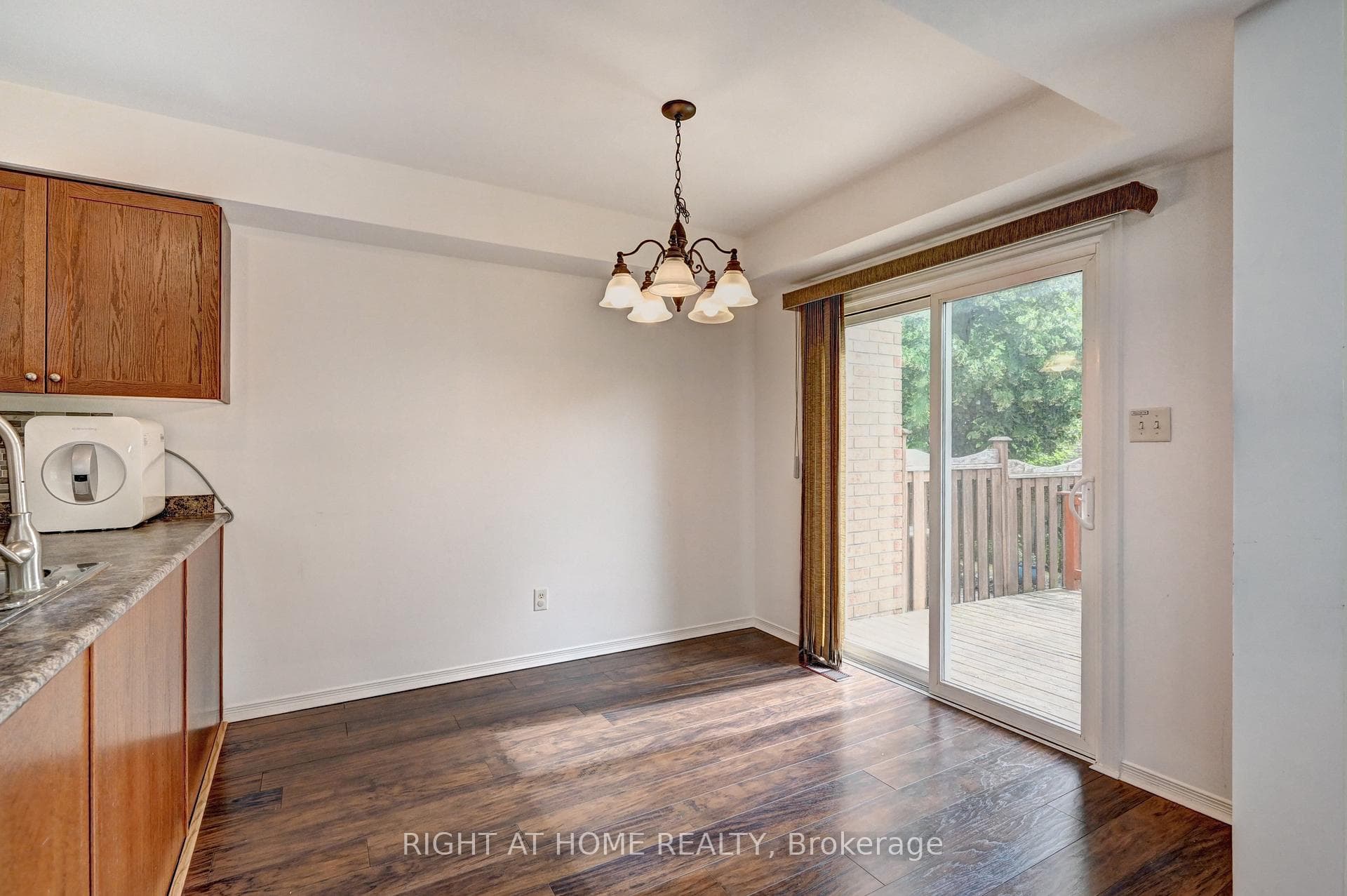 760 Paris Boulevard photo 7