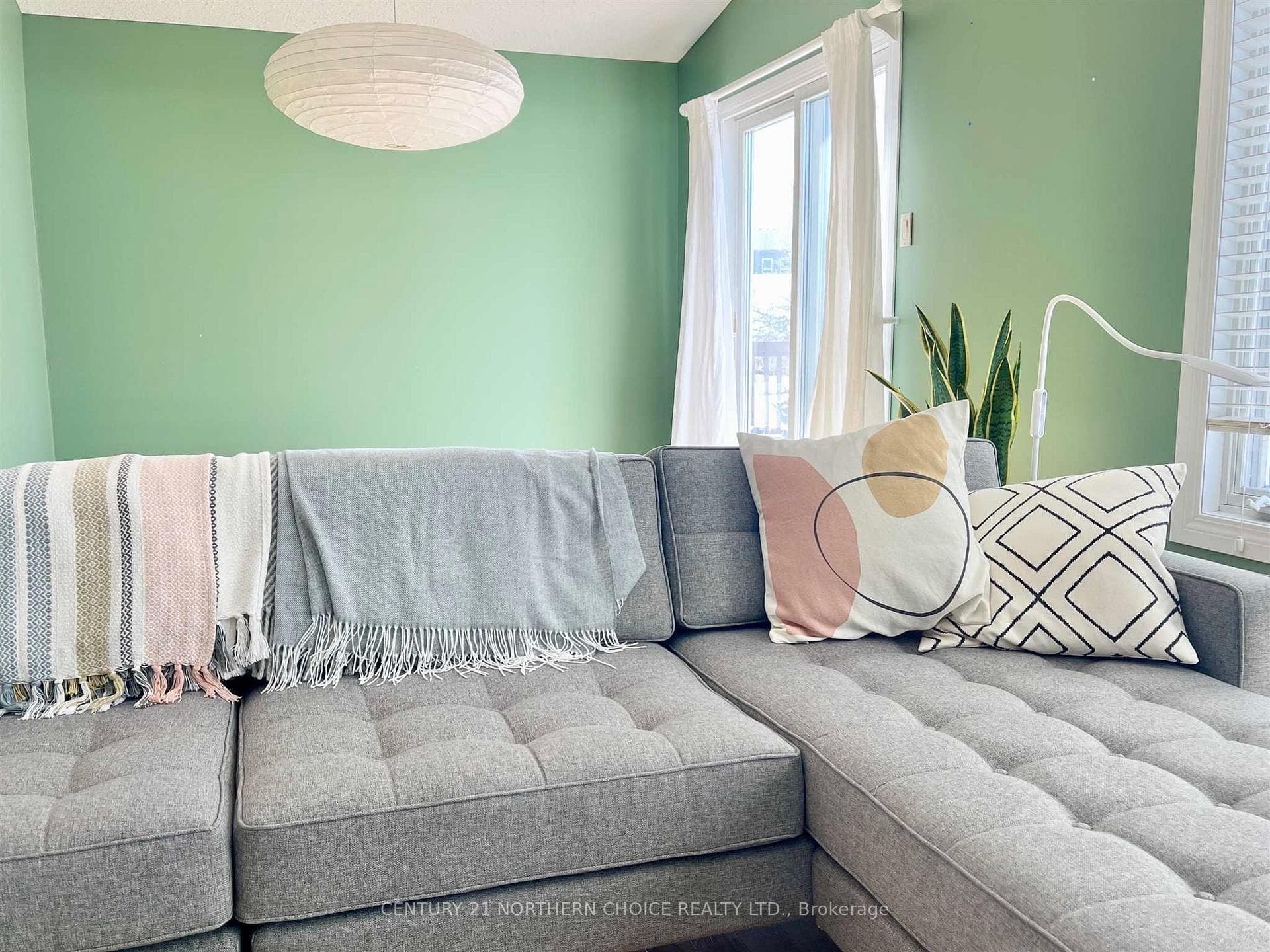 6 Lila Place photo 2