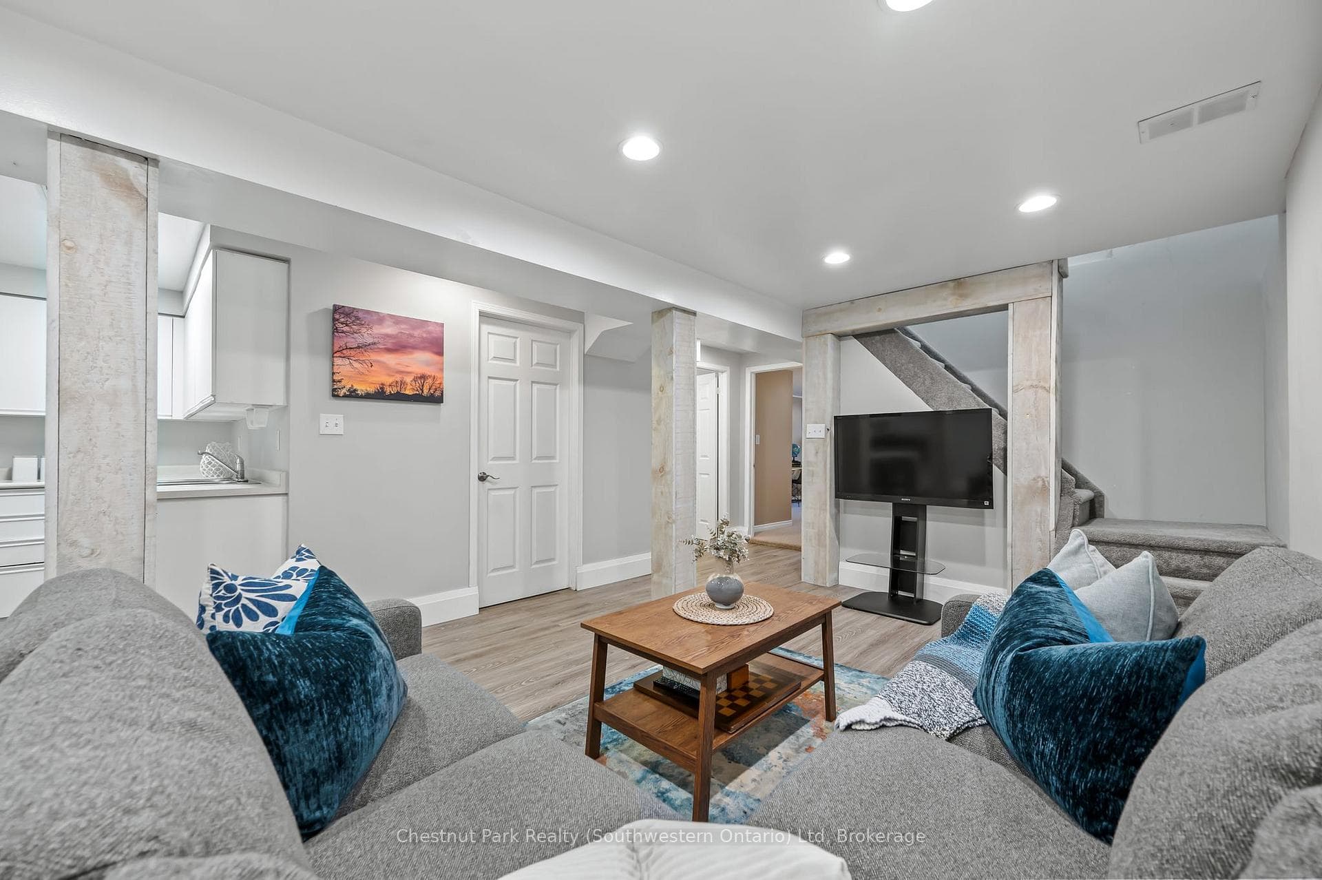 Finished basement with wet bar