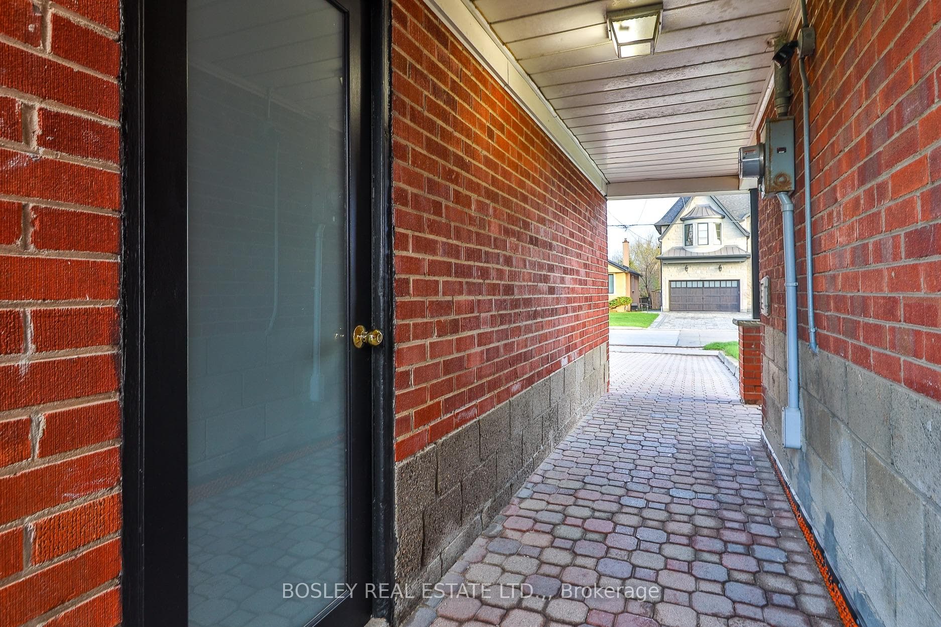 136 Regina Avenue photo 47