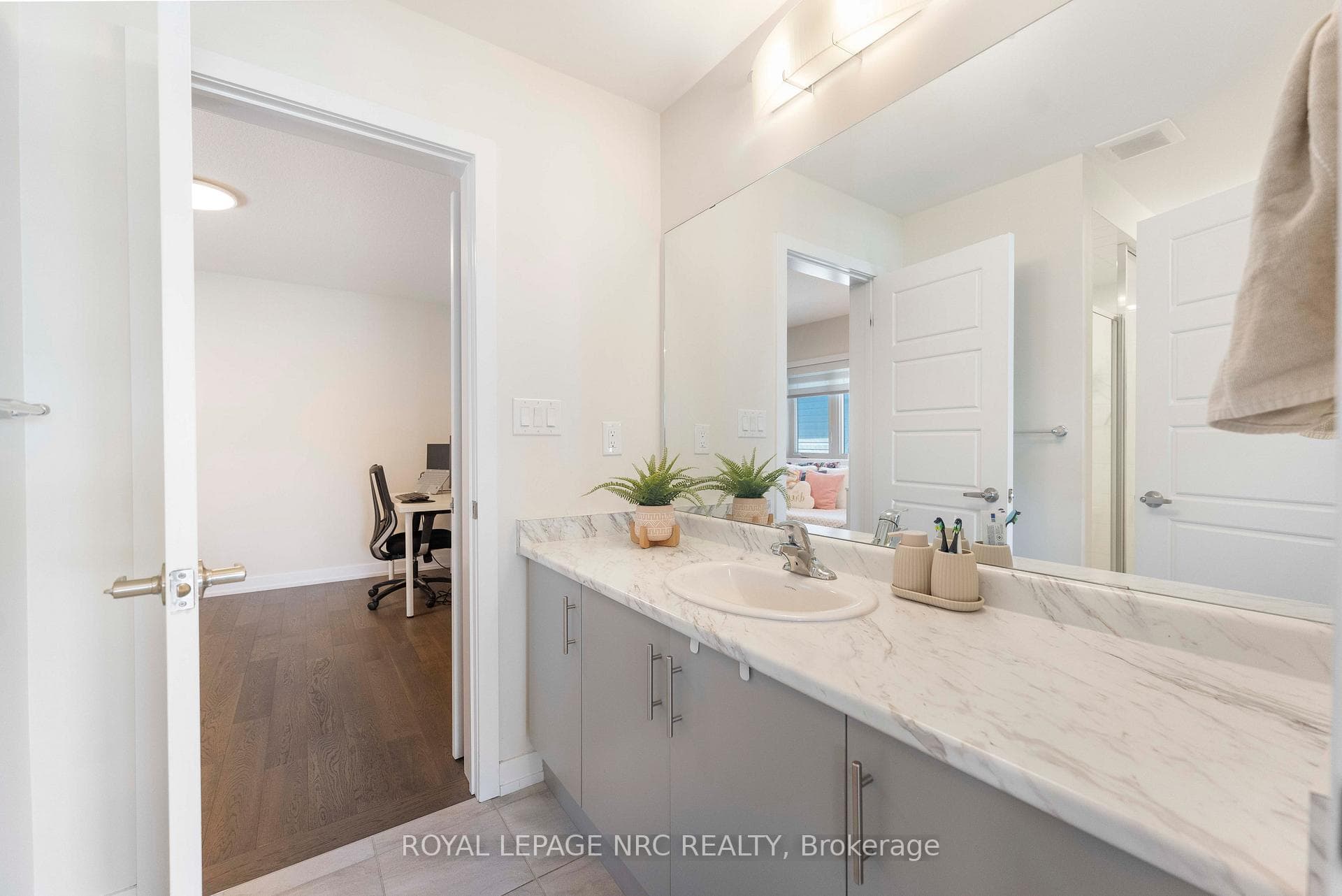 66 Sunflower Crescent photo 36