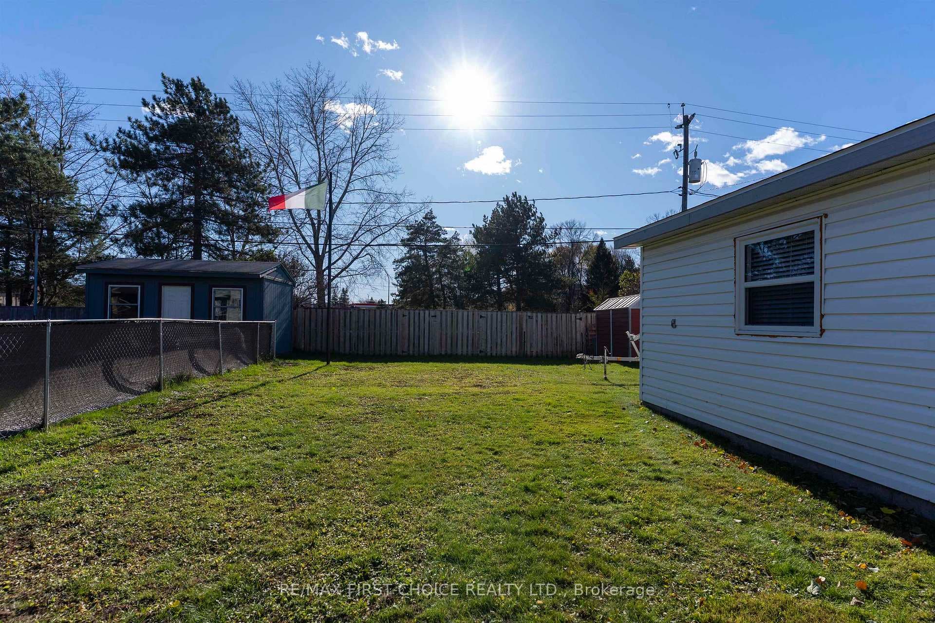 2218 Moodie Street photo 30