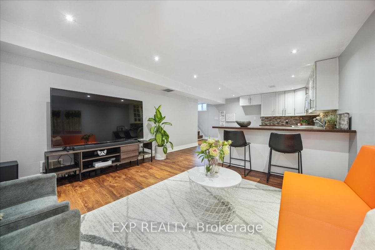 137 Kingsview Boulevard photo 29